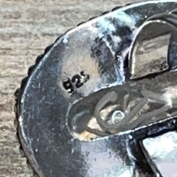 White Topaz Etched Set in 925 Silver Size 6.5 - Picture 5 of 9